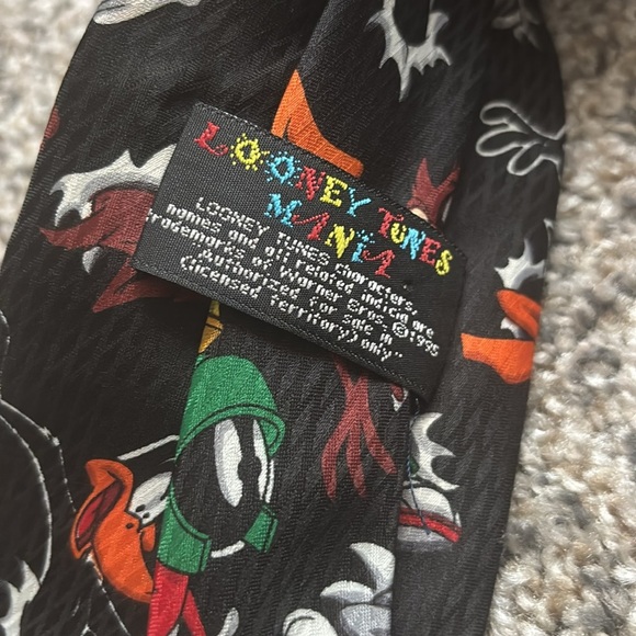 Looney Tunes Tie - Picture 3 of 4